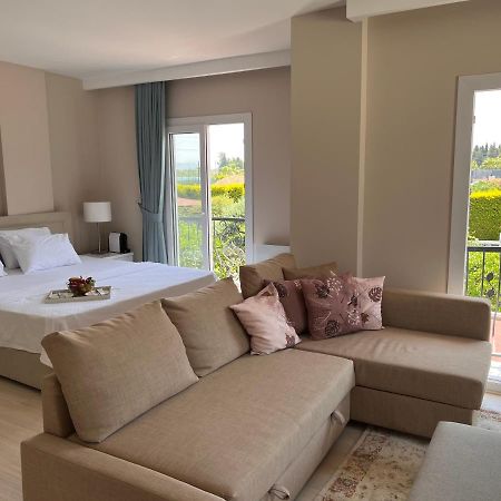 B. Equine Range Hotel Narlidere Dış mekan fotoğraf