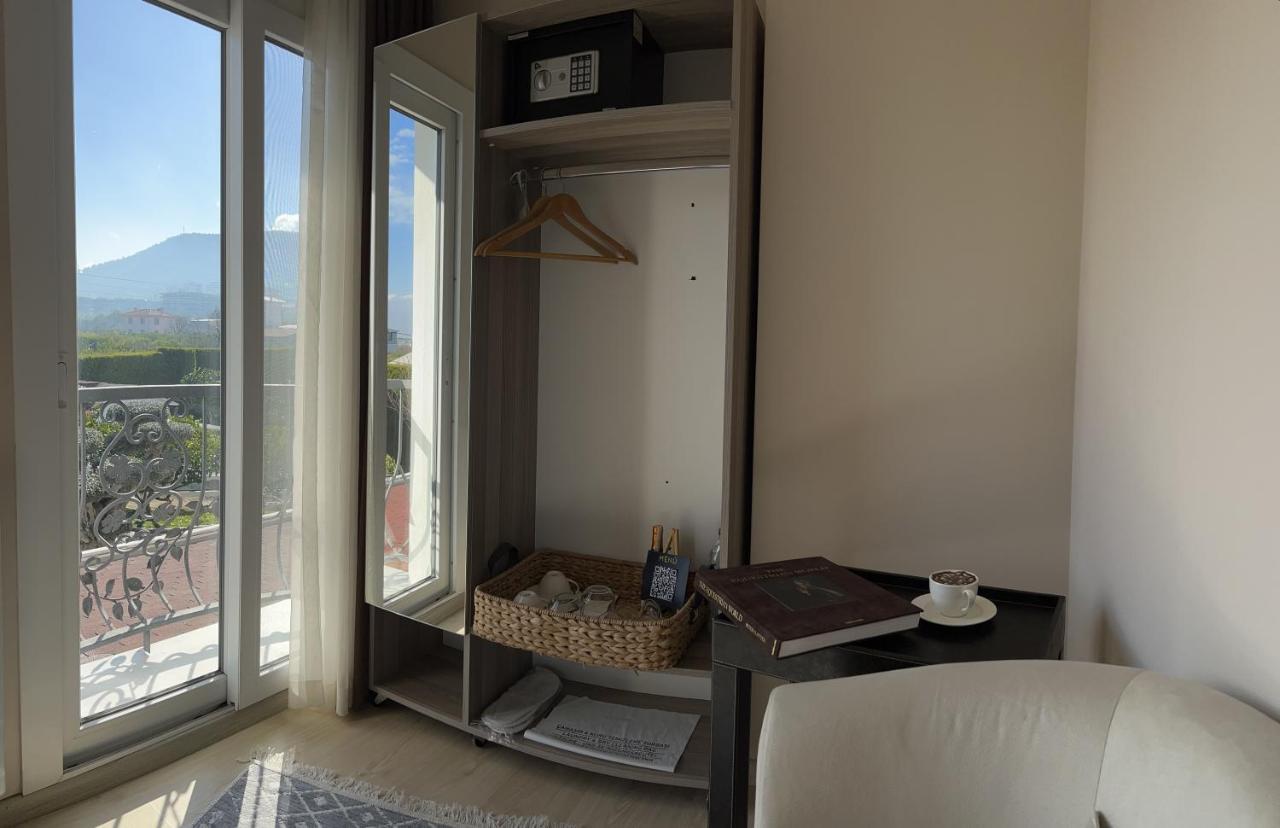 B. Equine Range Hotel Narlidere Dış mekan fotoğraf