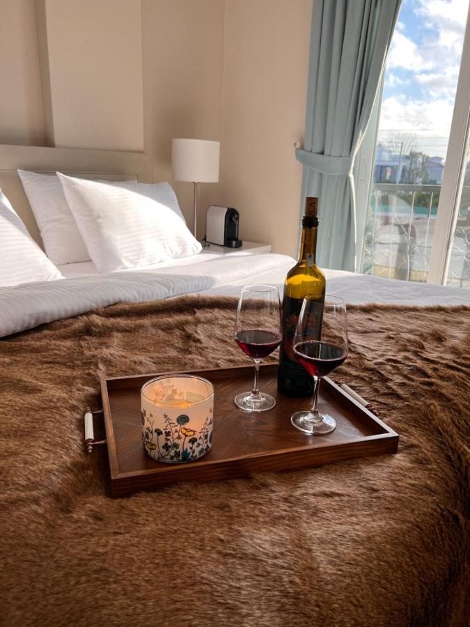 B. Equine Range Hotel Narlidere Dış mekan fotoğraf