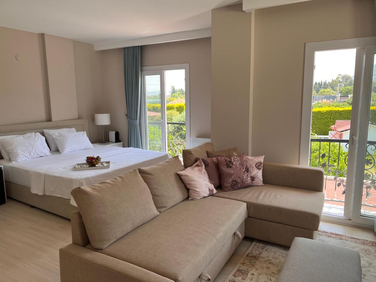 B. Equine Range Hotel Narlidere Dış mekan fotoğraf