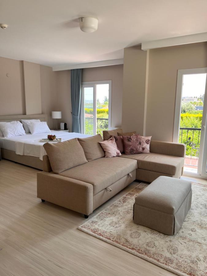 B. Equine Range Hotel Narlidere Dış mekan fotoğraf