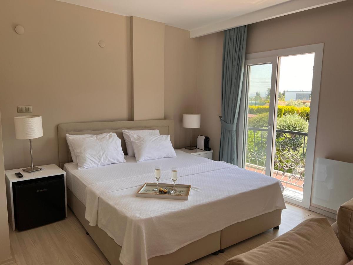 B. Equine Range Hotel Narlidere Dış mekan fotoğraf