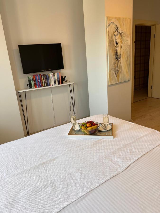 B. Equine Range Hotel Narlidere Dış mekan fotoğraf
